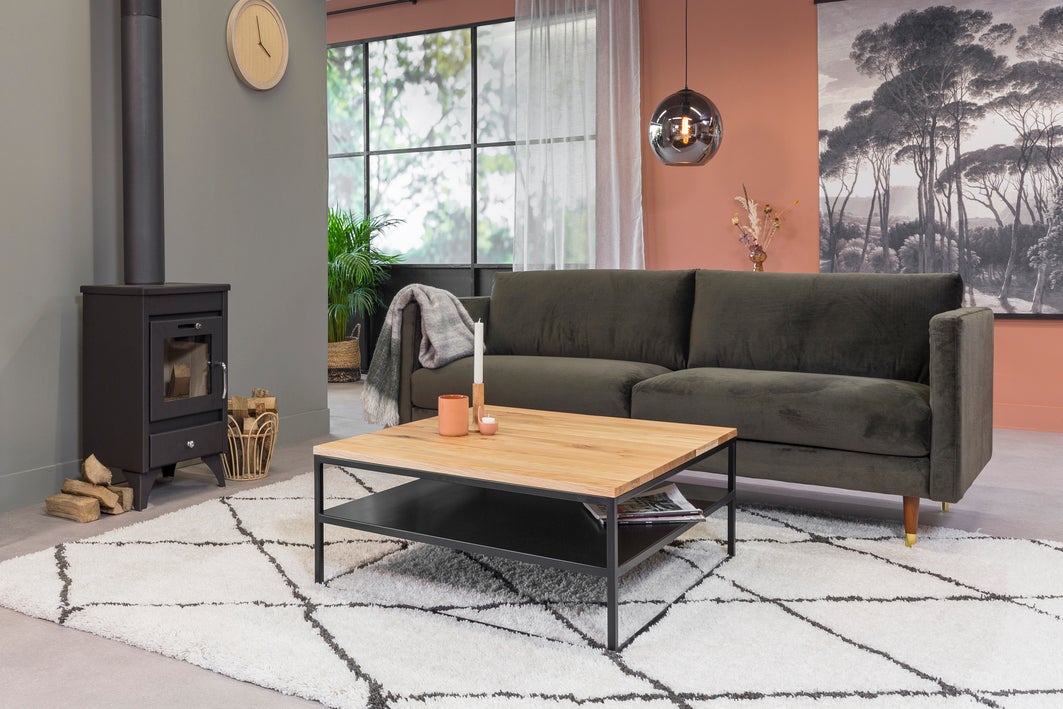 Stolik kawowy w stylu loft z półką – jak dopasować go do aranżacji wnętrza?