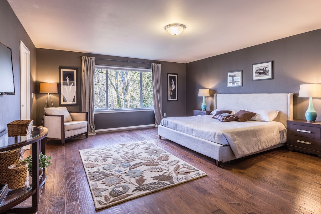 Zagłówek tapicerowany: Klucz do stworzenia luksusowej sypialni w stylu Hamptons