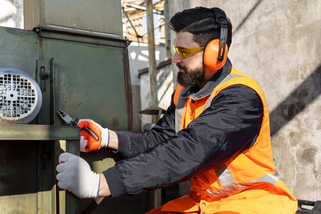 Jakie są kluczowe aspekty techniczne, na które warto zwrócić uwagę przy wyborze daszka do pieca kondensacyjnego?